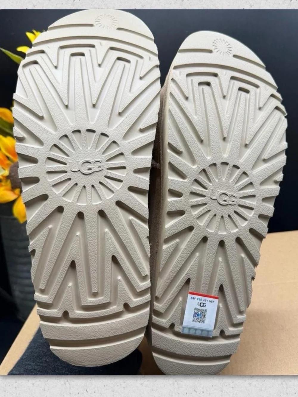 UGG Goldenstar Hi Slide Platform women’s 10 - Picture 5 of 7